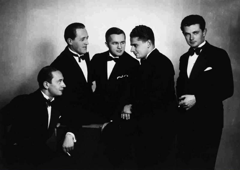 Dan’s Choir . From left: Mieczysław Fogg, Tadeusz Bogdanowicz, Wincenty Nowakowski, Władysław Daniłowski, Adam Wysocki, 1932, photo by Jerzy Benedykt Dorys / Polona - The National Digital Library